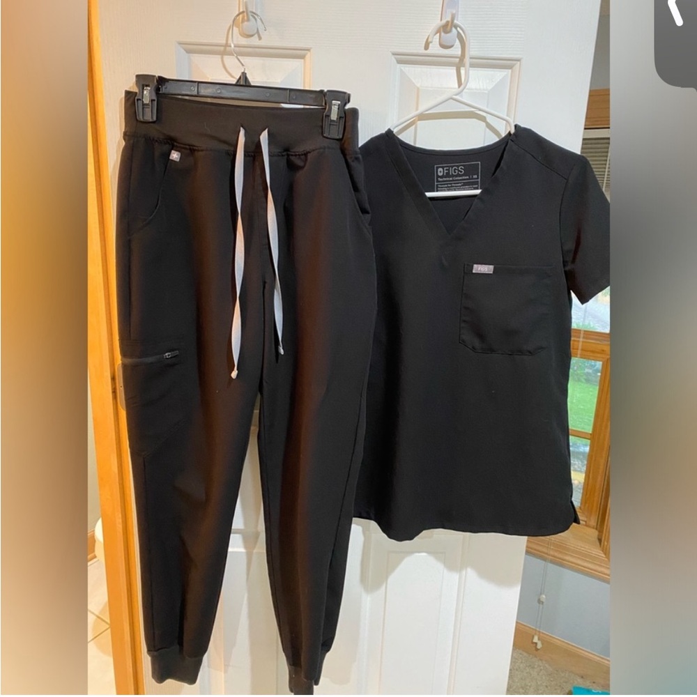 FIGS black set